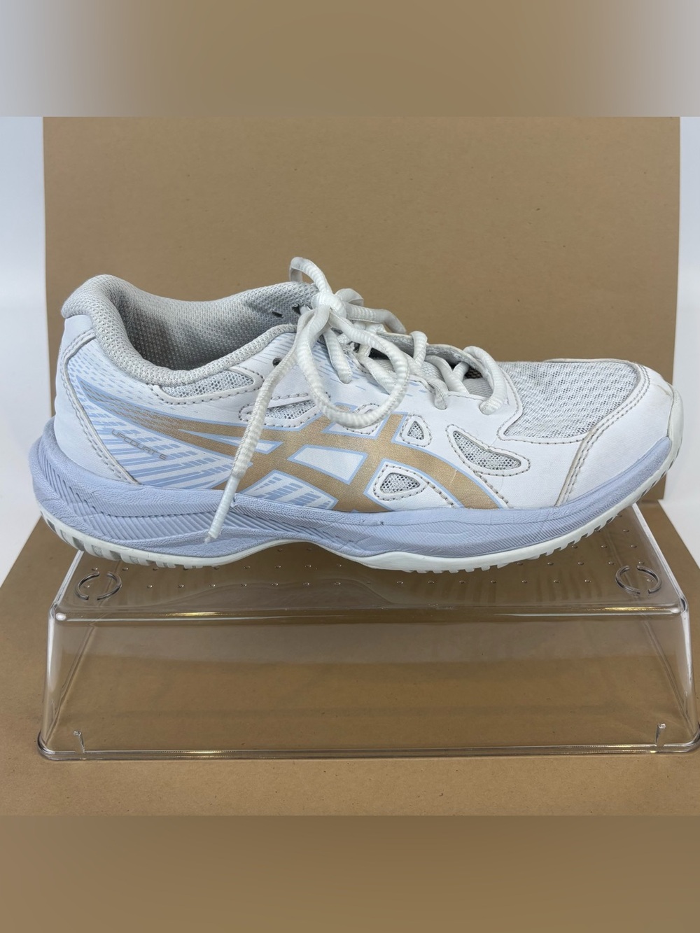 ASICS Upcourt 6 girls Volleyball Court Shoes White Champagne size 2 1/2